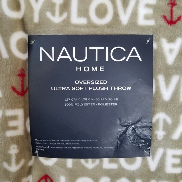 NAUTICA Oversized Ultra Soft Plush Xmas Throw - Picture 2 of 3